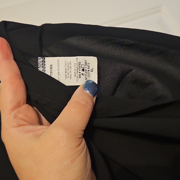 NWT Vici Black Sleeveless Blouse - Picture 5 of 11